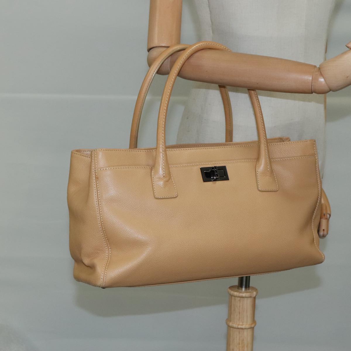 CHANEL Hand Bag Caviar Skin Brown Silver CC PP123