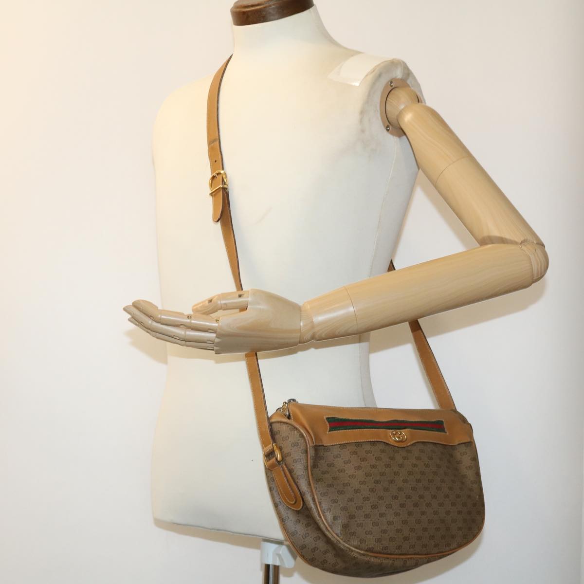 GUCCI Micro GG Canvas Shoulder Bag Brown 001580918 rd2931