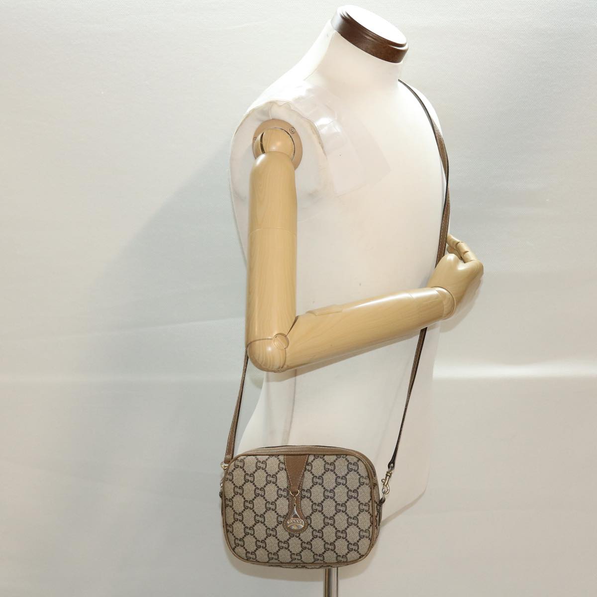 GUCCI GG Plus Canvas Shoulder Bag PVC Leather Beige th3682