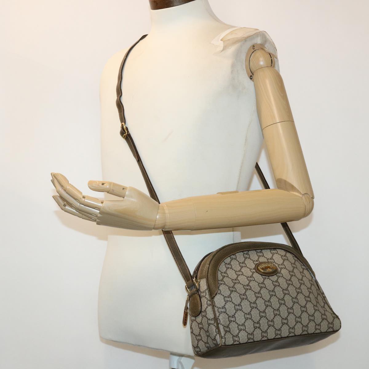 GUCCI GG Plus Canvas Shoulder Bag PVC Leather Beige th3769