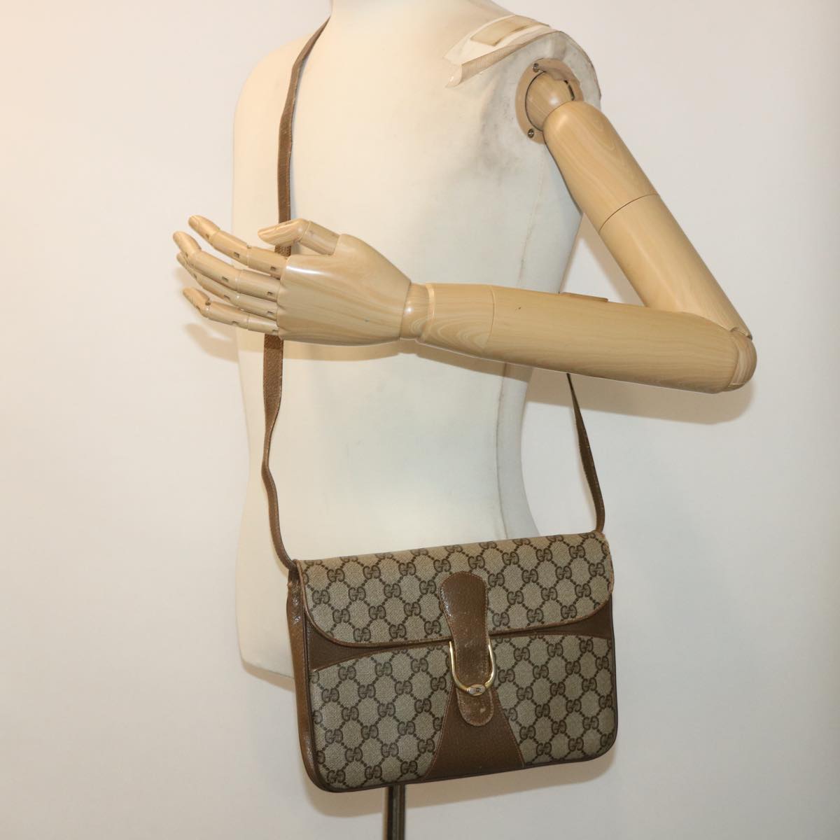 GUCCI GG Canvas Shoulder Bag PVC Leather Beige 904•02•025 th3857