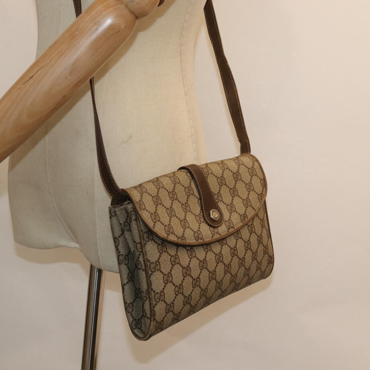 GUCCI GG Supreme Shoulder Bag PVC Beige th5163