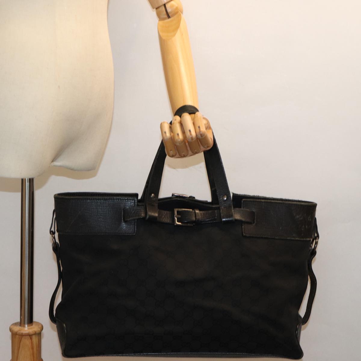 GUCCI GG Canvas Hand Bag Black ti1692