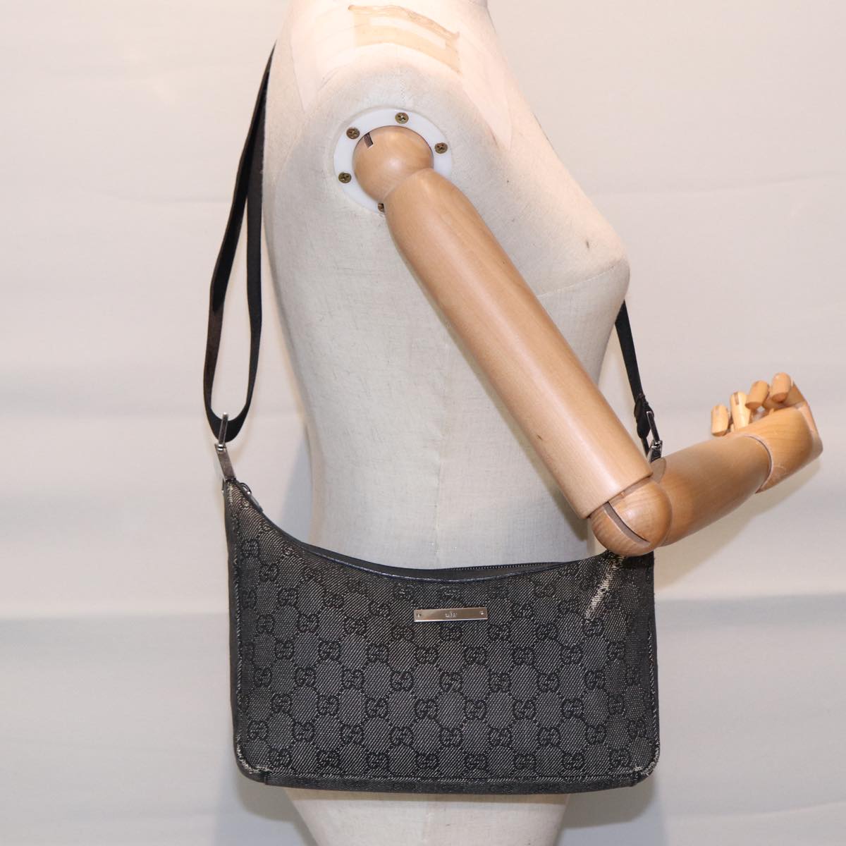 GUCCI GG Canvas Shoulder Bag Gray Silver 35098 ti2032