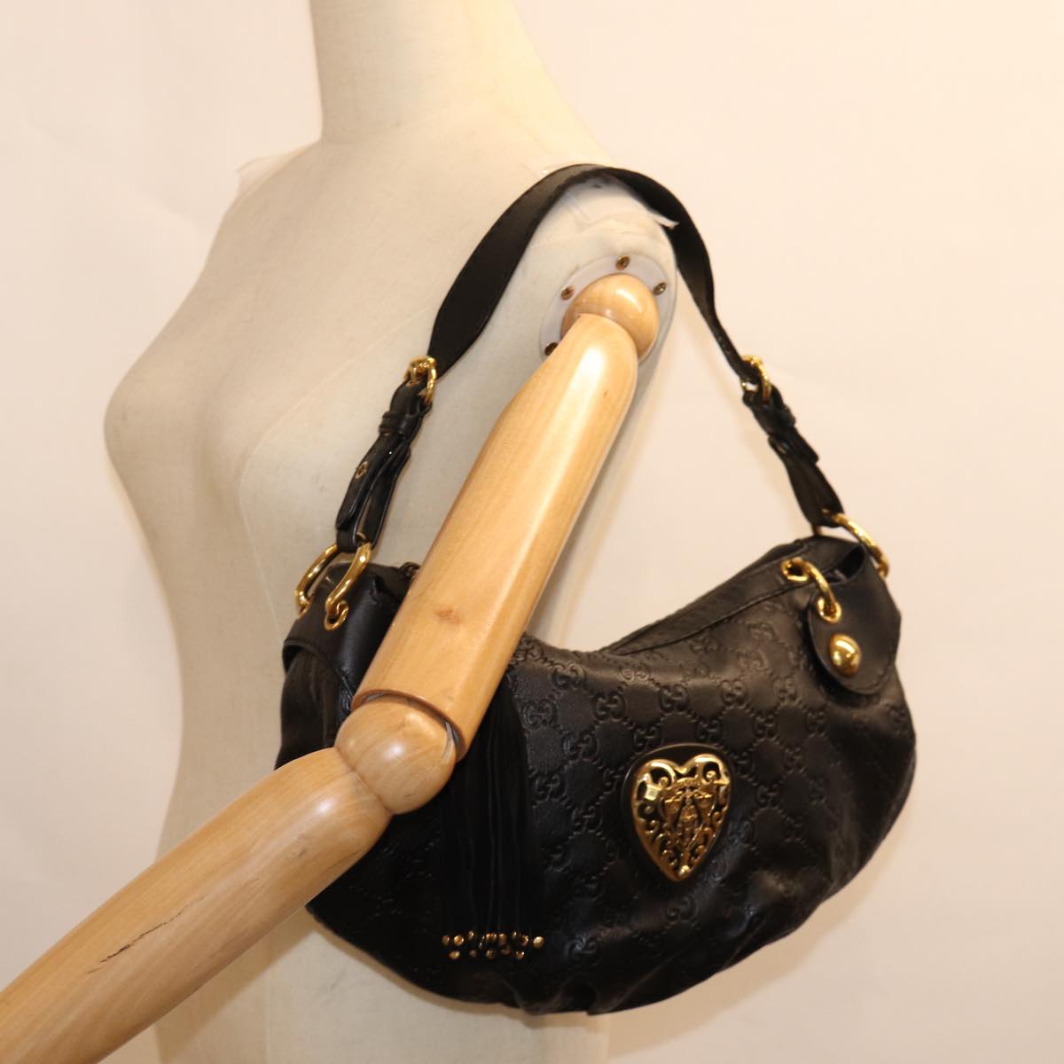 GUCCI GG Canvas Fringe Guccissima Shoulder Bag Black 211963 yk12201A