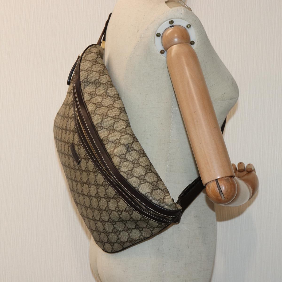 GUCCI GG Supreme Body Bag PVC Leather Beige Gold yk14624