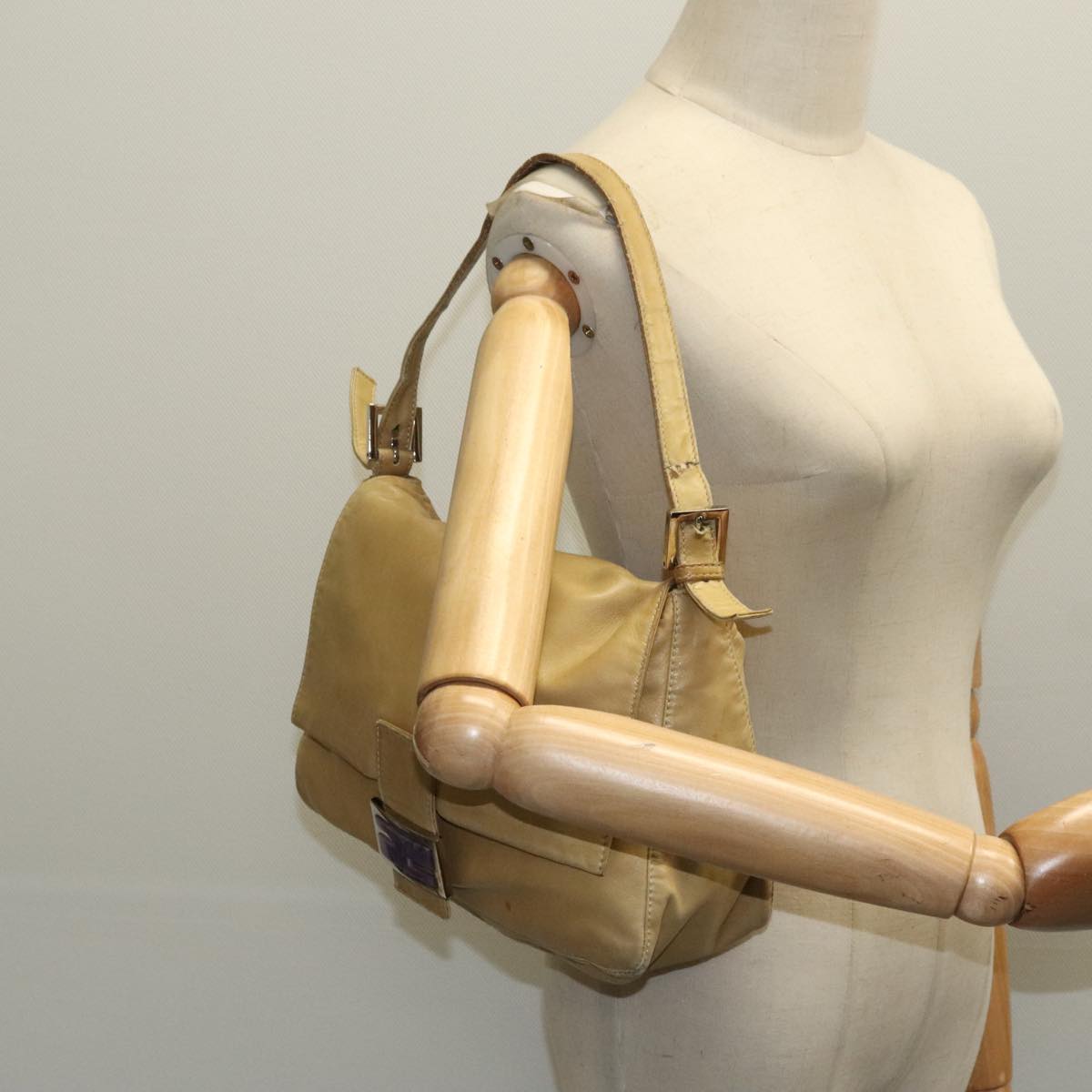 FENDI Mamma Baguette Shoulder Bag Leather Beige yk15554