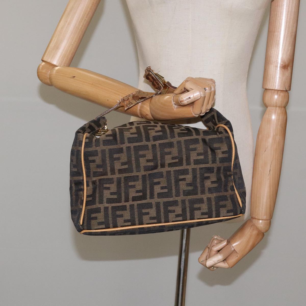 FENDI Zucca Canvas Hand Bag Brown Black yk17059