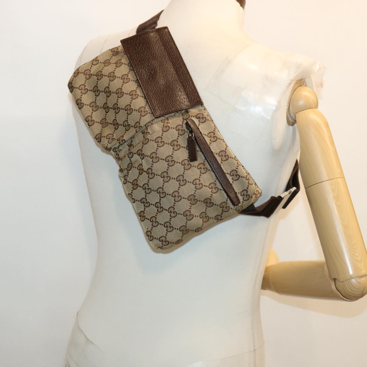 GUCCI GG Canvas Waist Bag Beige 28566 yk5898