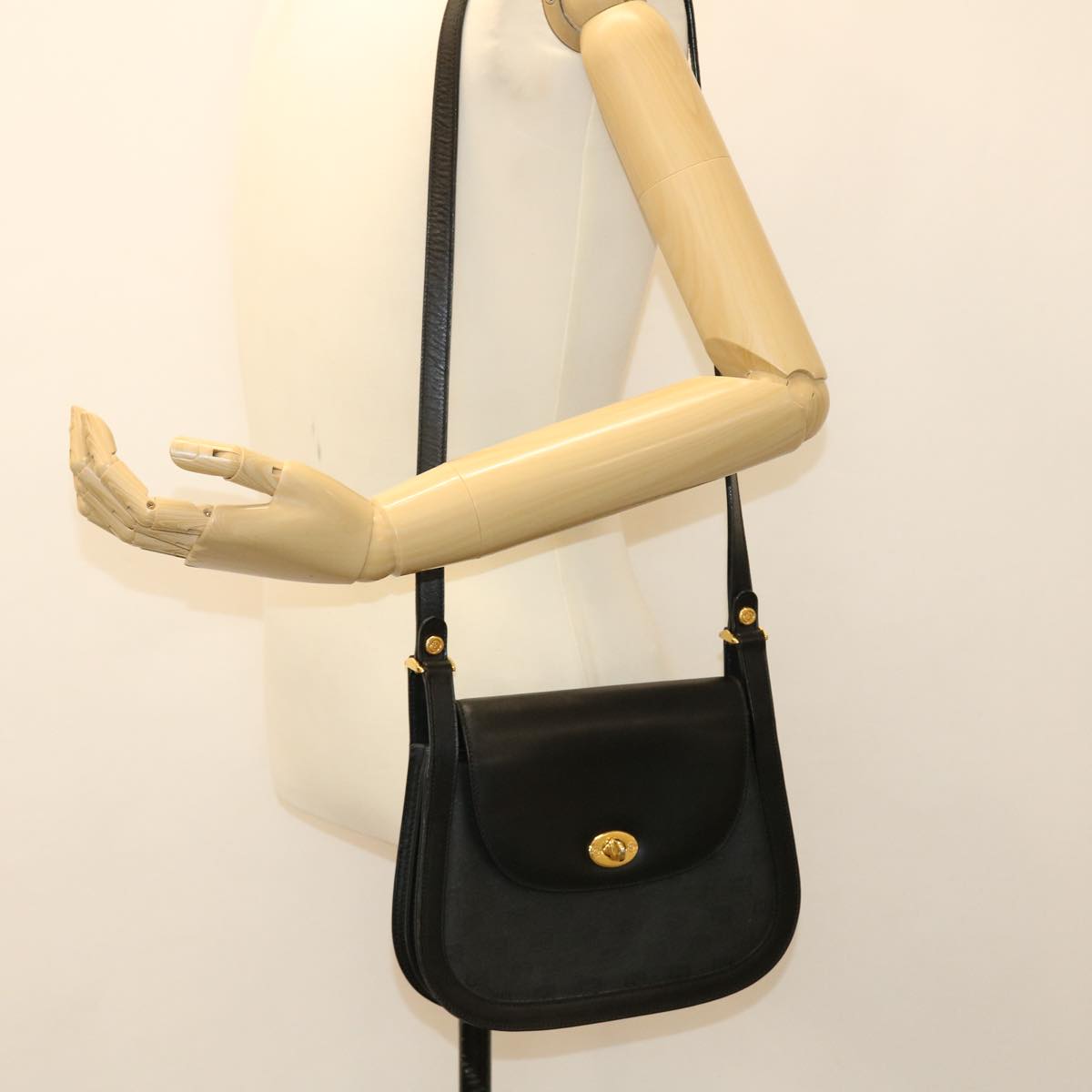 GUCCI GG Canvas Turn Lock Shoulder Bag Coated Canvas Black yk6991B