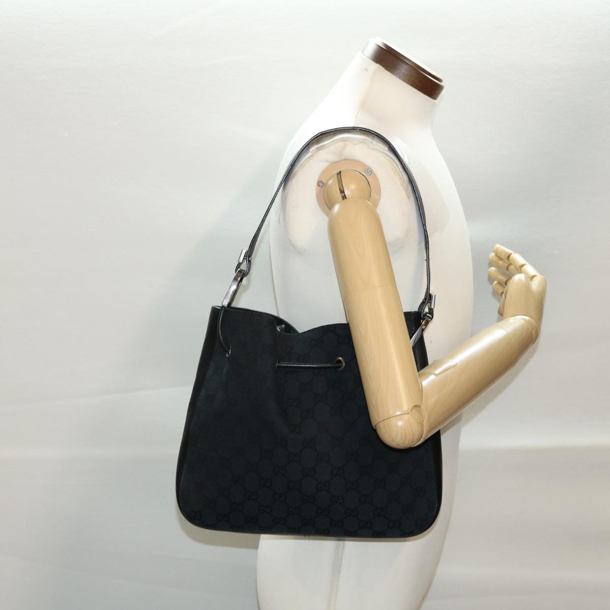 GUCCI GG Canvas Shoulder Bag Black yk7193
