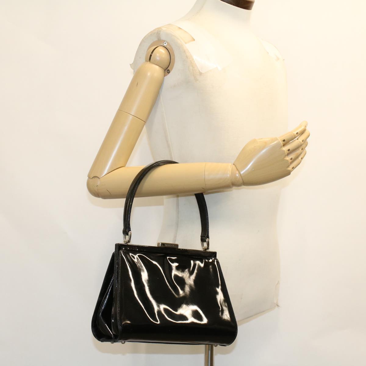 GUCCI Clasp Shoulder Bag Patent leather Black 000 781 0801 yk7572B