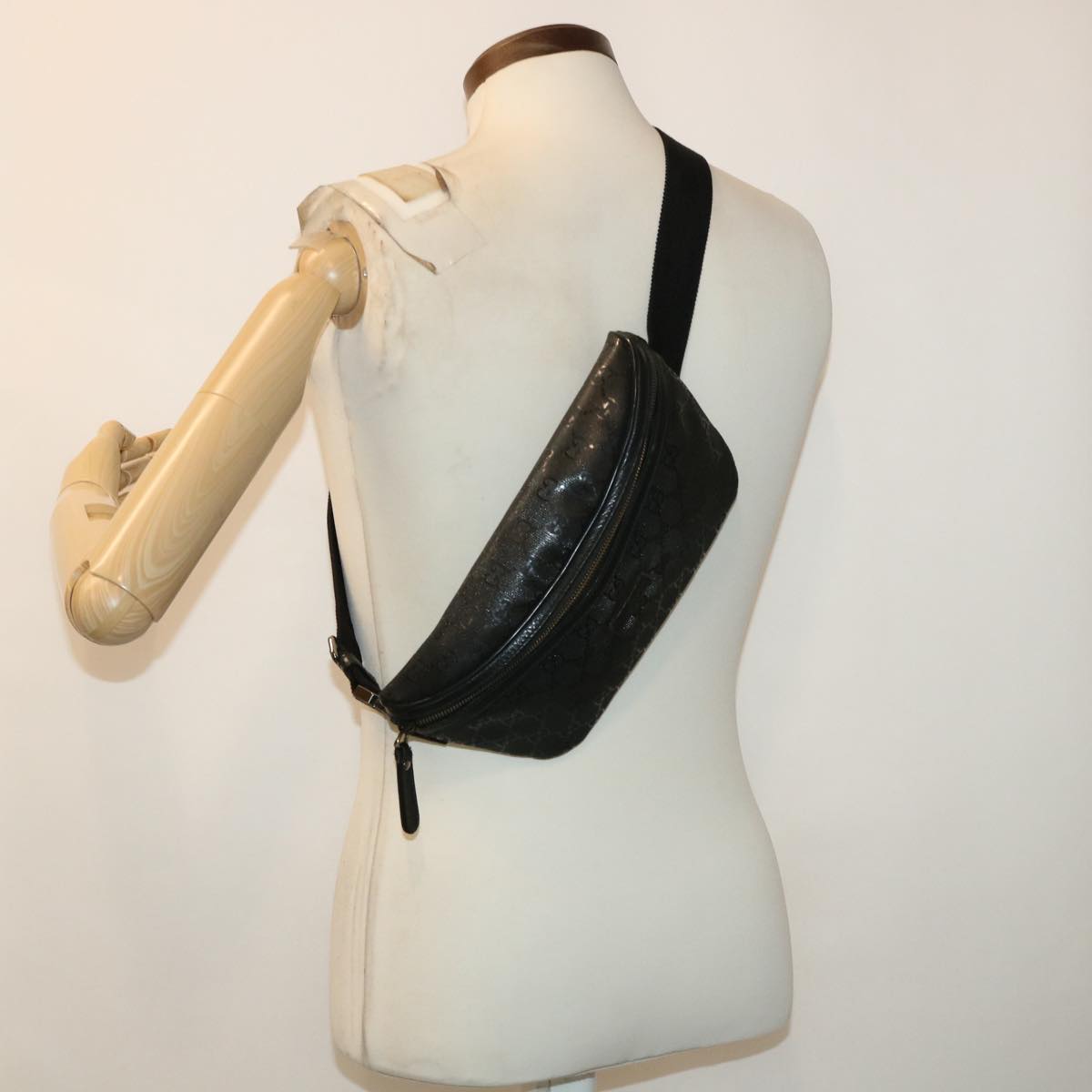 GUCCI GG Canvas Body Bag PVC Leather Black 233269 yk8133B
