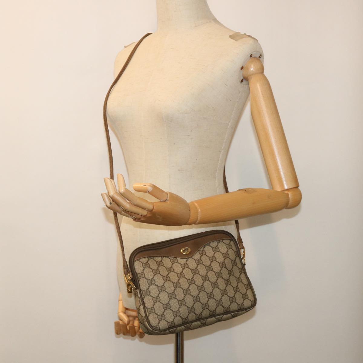 GUCCI GG Canvas Shoulder Bag PVC Leather Beige 97 02 068 yk8411