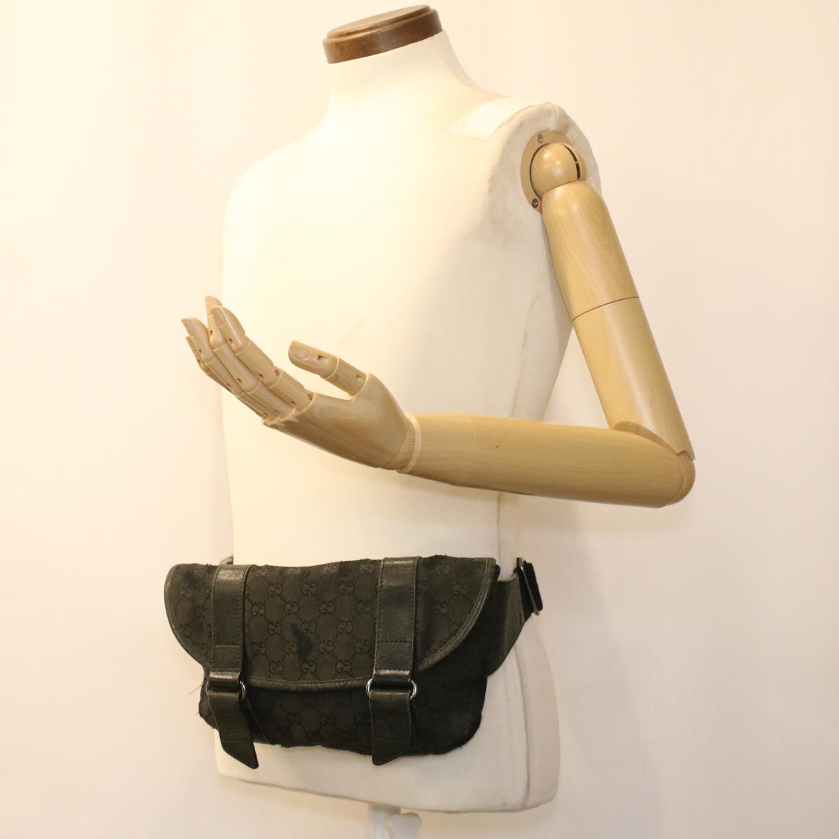GUCCI GG Canvas Waist Bag Black 145851 200905 yt968