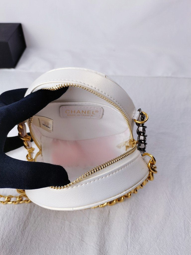 Designer bags by Chanel 225
