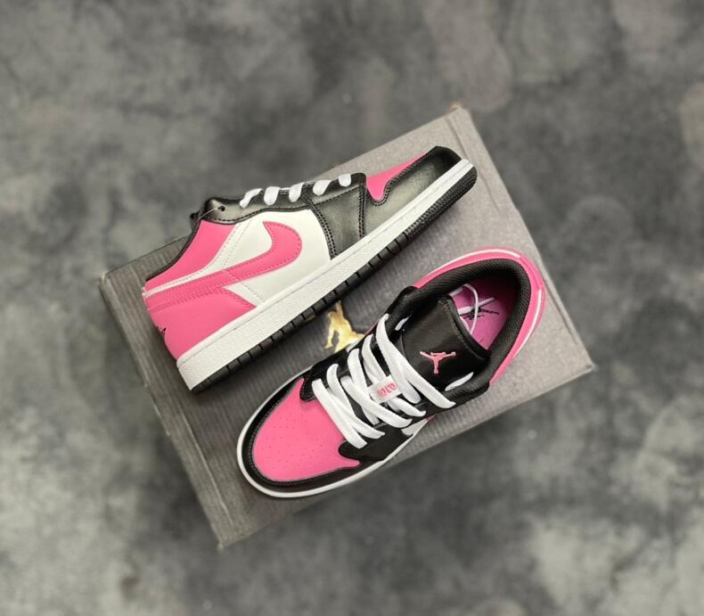 SAMC - NKE Shoes - 1566
