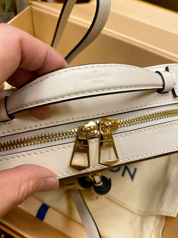 LOV2 Bags - Luxurious Bags  1055