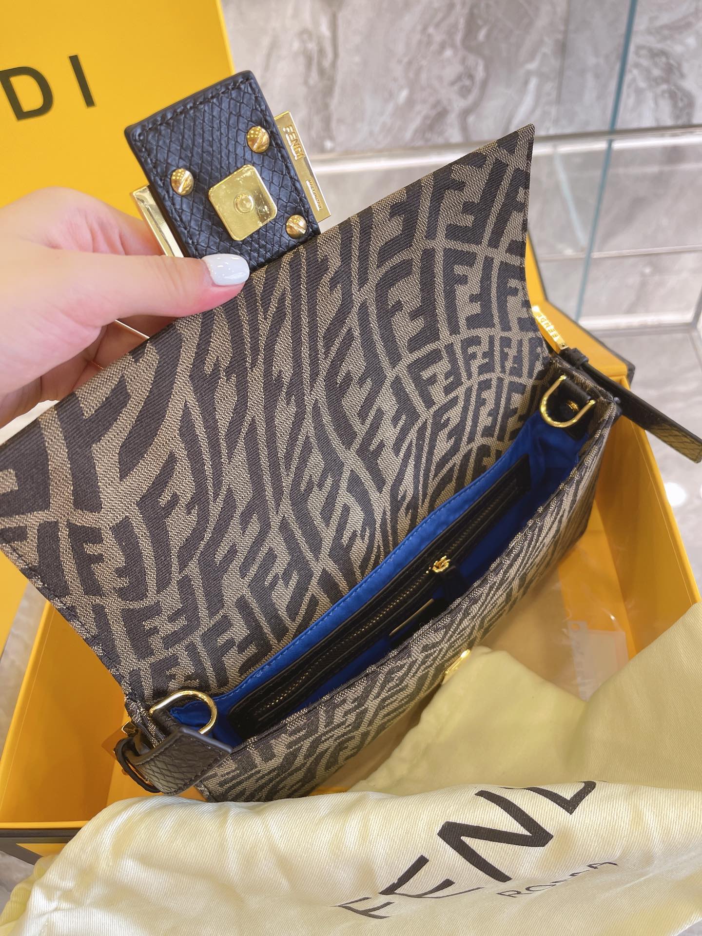 EN - New Arrival Bags FEI 210