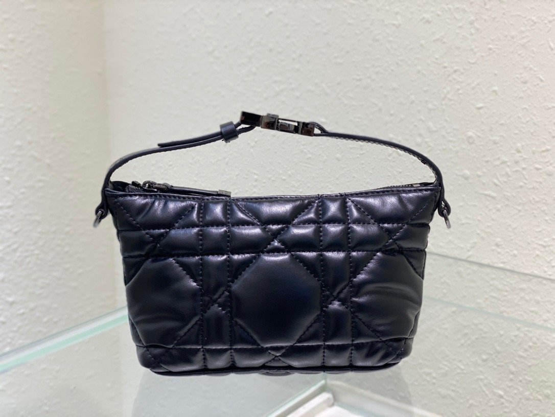GLAMI Small DYORTravel Nomad Pouch Black, For Women, WomenÃ¢â‚¬â„¢s Handbags 6in/15cm CD S5553BMIG_M900