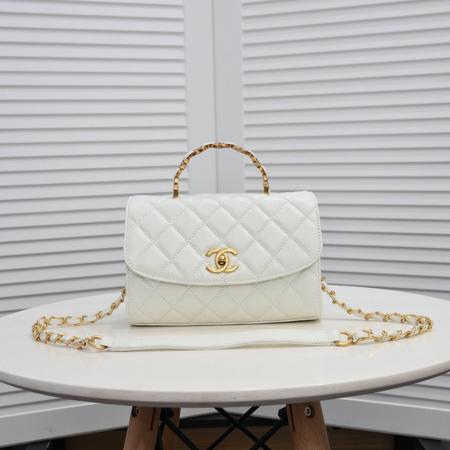 Designer bags by Chanel 084