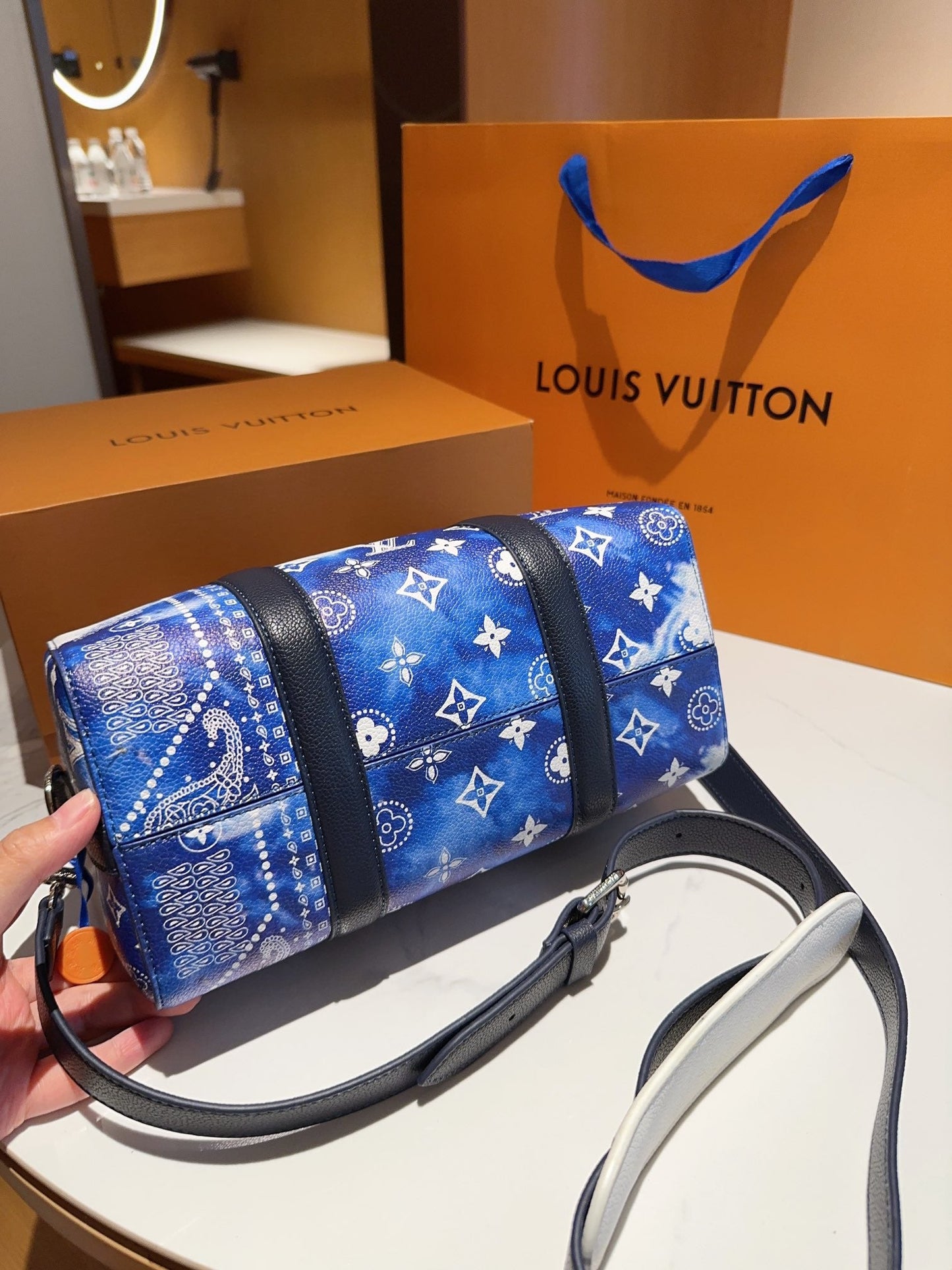 EN - New Arrival Bags LUV 511