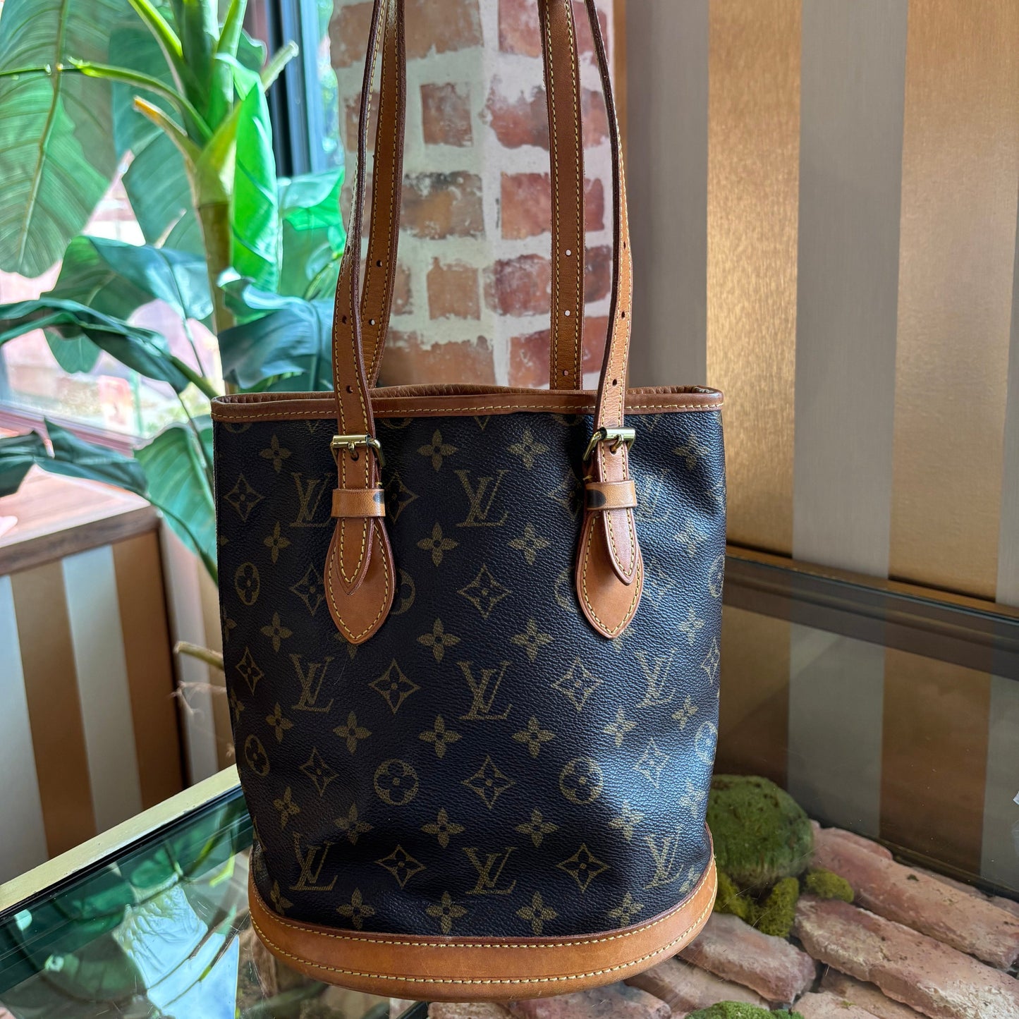 LOUIS VUITTON Monogram Petite Bucket ADI1174