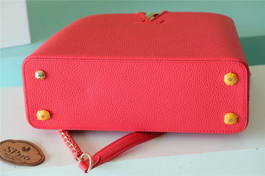 LV Capucines MM Taurillon Red For Women, WomenÃ¢â‚¬â„¢s Bags, Shoulder And Crossbody Bags 12.4in/31.5cm LVÃ‚Â 