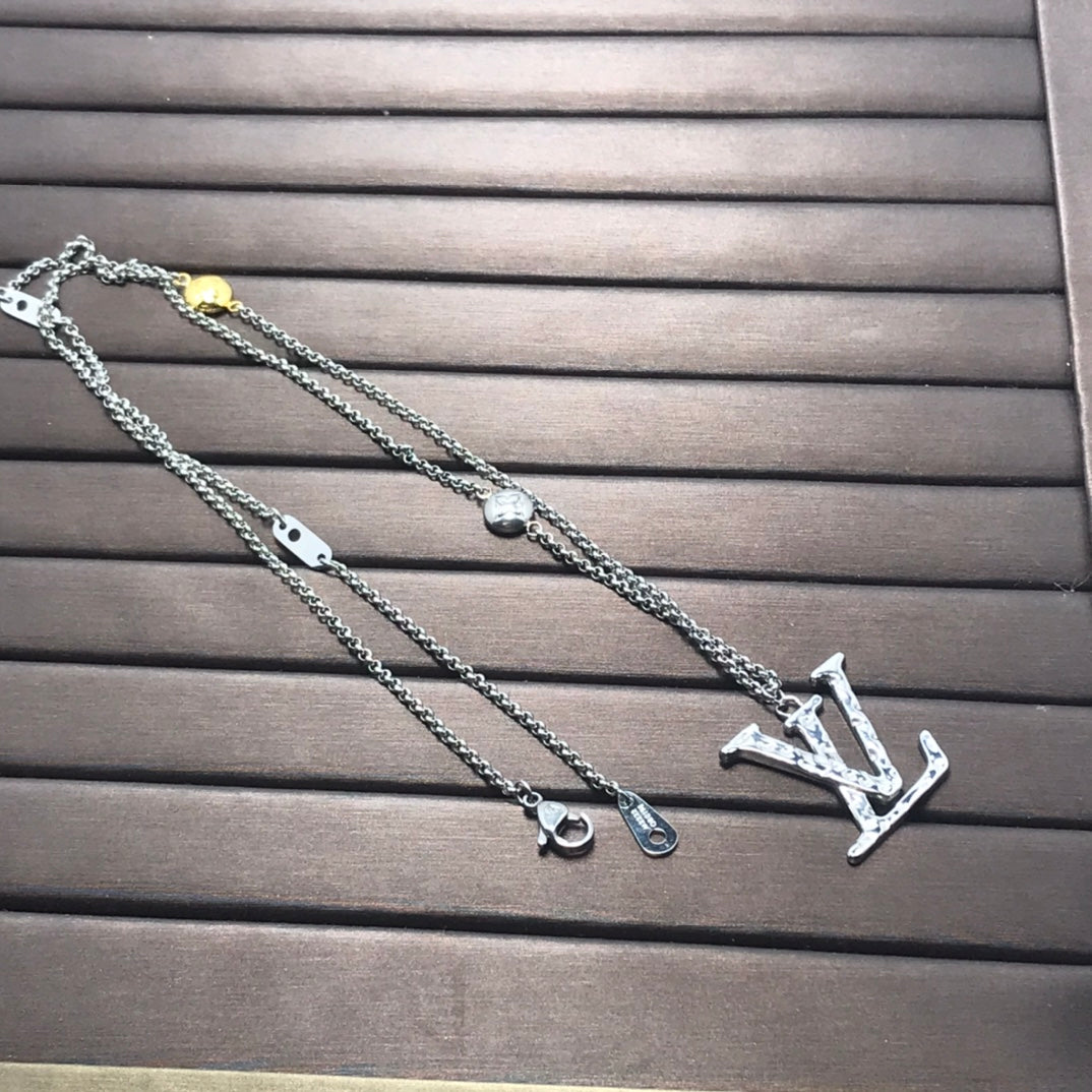 LV Necklaces 074