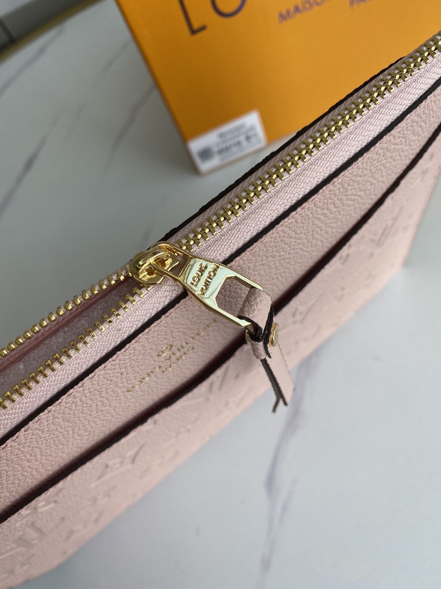 EN - New Arrival Wallet LUV 063