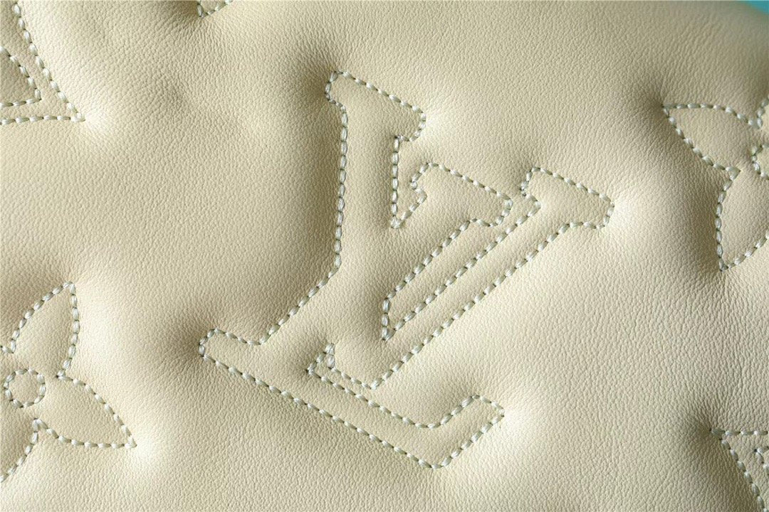 LV Wallet On Strap BuGLAMIlegram Monogram In Wallets and Small Leather Goods For Women Banane Yellow 7.9in/20cm LV M81400