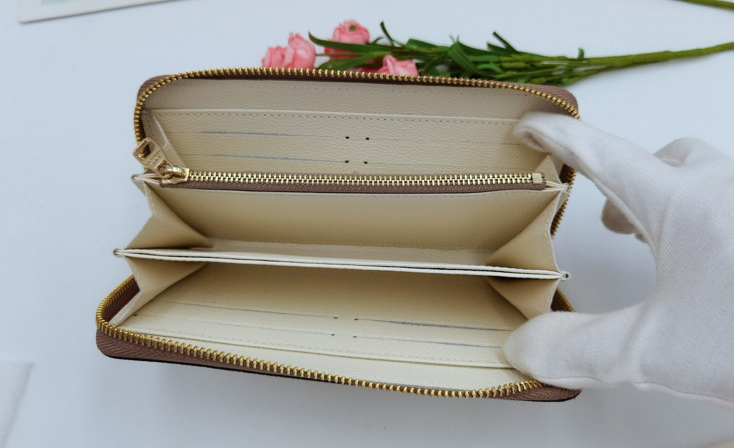 EN - New Arrival Wallet LUV 002