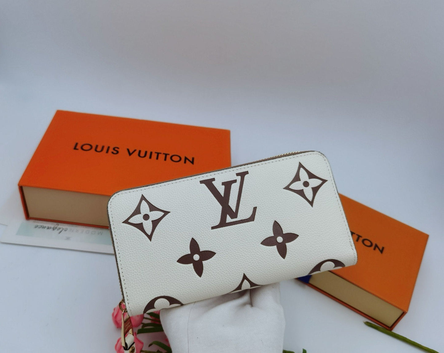 EN - New Arrival Wallet LUV 002