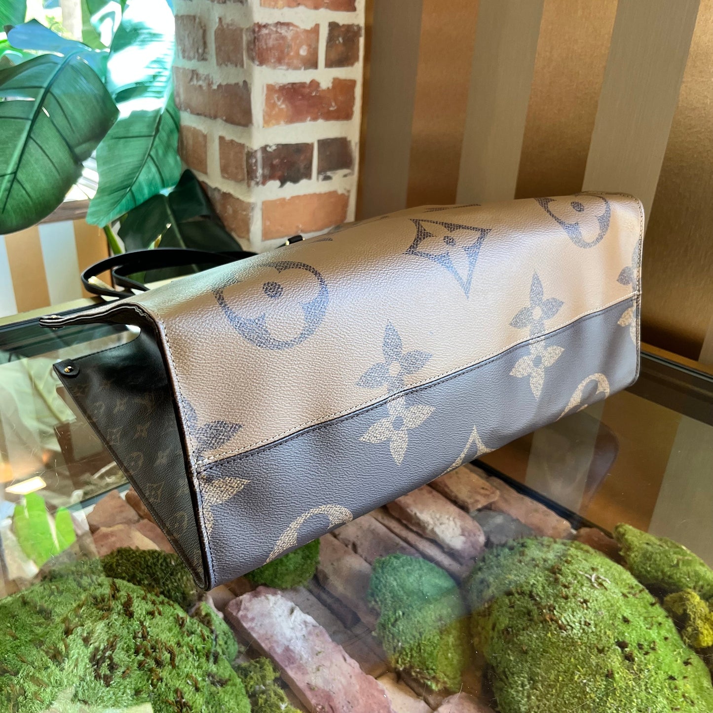 LOUIS VUITTON OnTheGo GM Giant Monogram Reverse Canvas Tote Bag