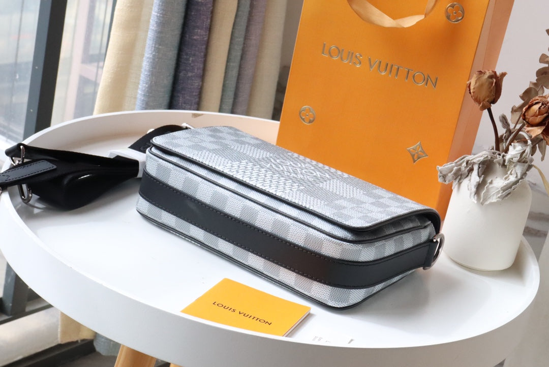 LV StuGLAMIo Messenger Damier Graphite Plaster For Men, Bags, Shoulder And Crossbody Bags 9.3in/25.3cm LV N50014