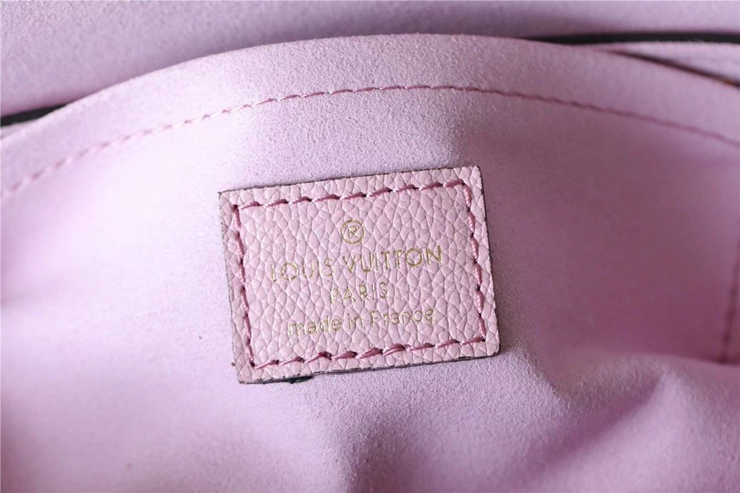 LV Lockme Tender Pink For Women, WomenÃ¢â‚¬â„¢s Handbags, Shoulder And Crossbody Bags 7.5in/19cm LVÃ‚Â 