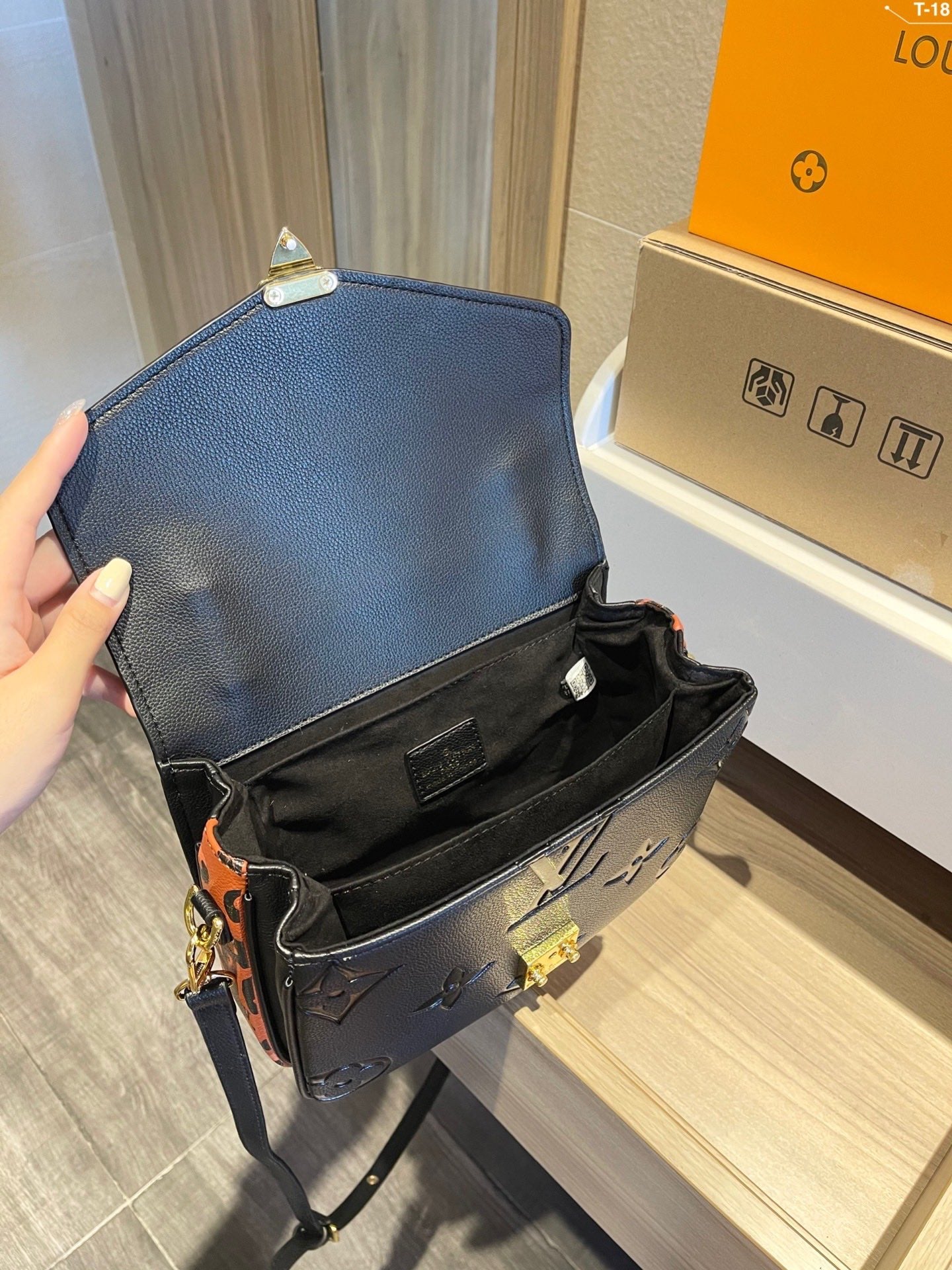 EN - New Arrival Bags LUV 502