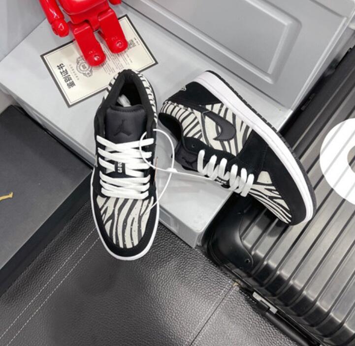 SAMC - NKE Shoes - 1611