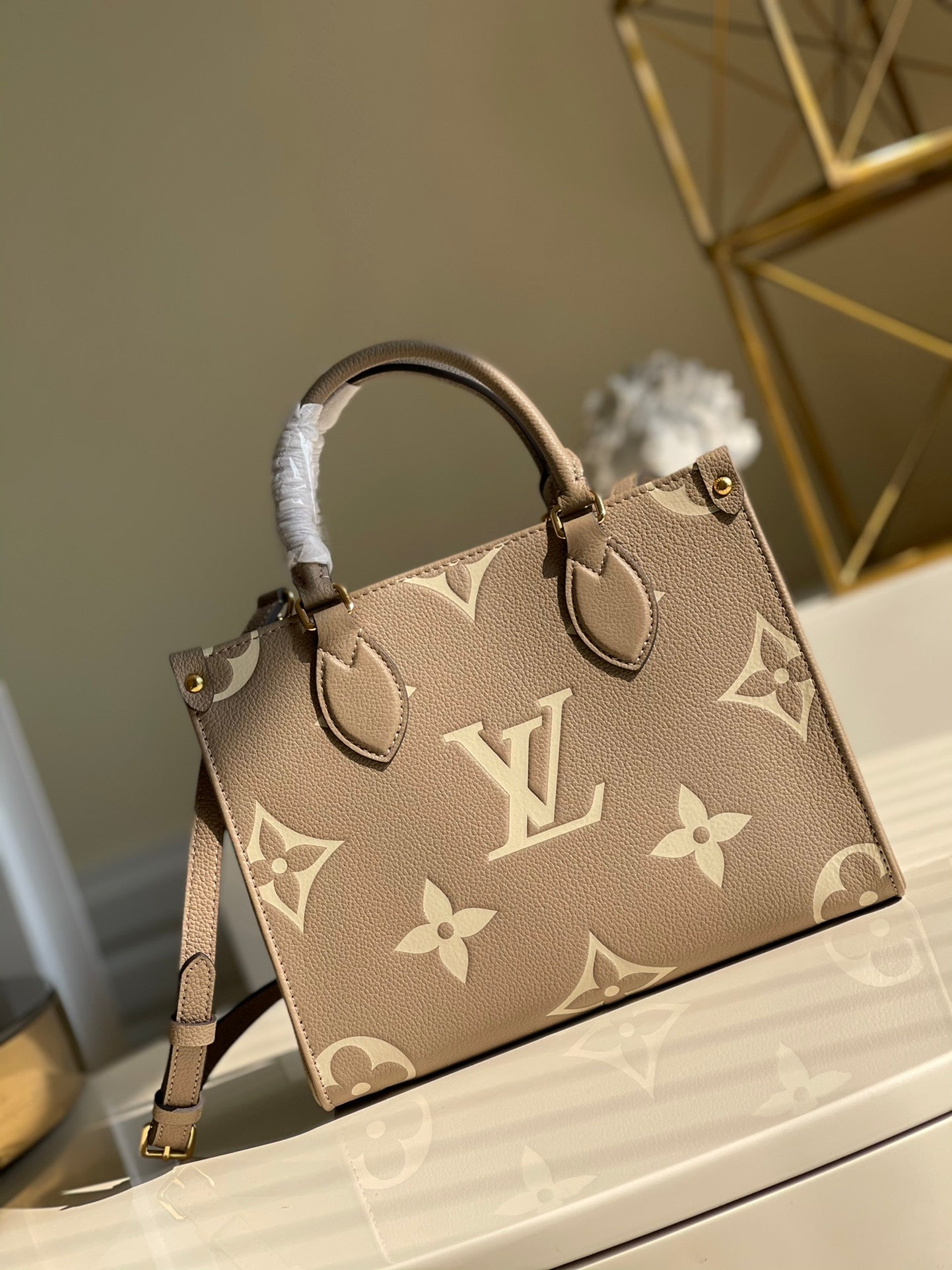 LV OnTheGo PM Tote Bag Monogram Empreinte Beige/Cream For Women, WomenÃ¢â‚¬â„¢s Handbags, Shoulder And Crossbody Bags 9.8in/25cm LV M45779