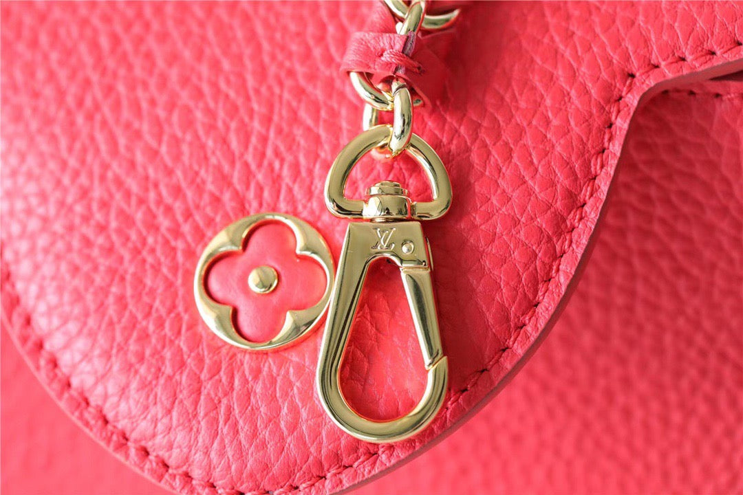 LV Capucines MM Taurillon Red For Women, WomenÃ¢â‚¬â„¢s Bags, Shoulder And Crossbody Bags 12.4in/31.5cm LVÃ‚Â 