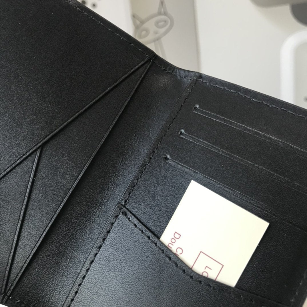 EN - New Arrival Wallet LUV 070