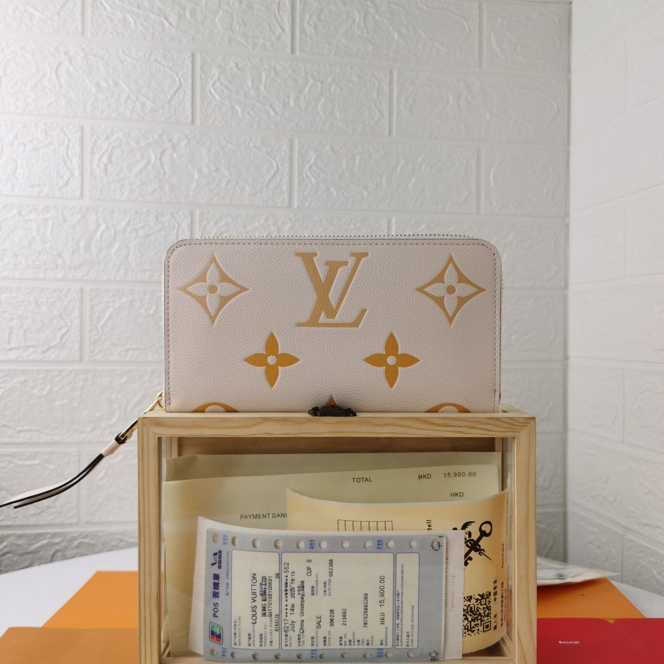EN - New Arrival Wallet LUV 107