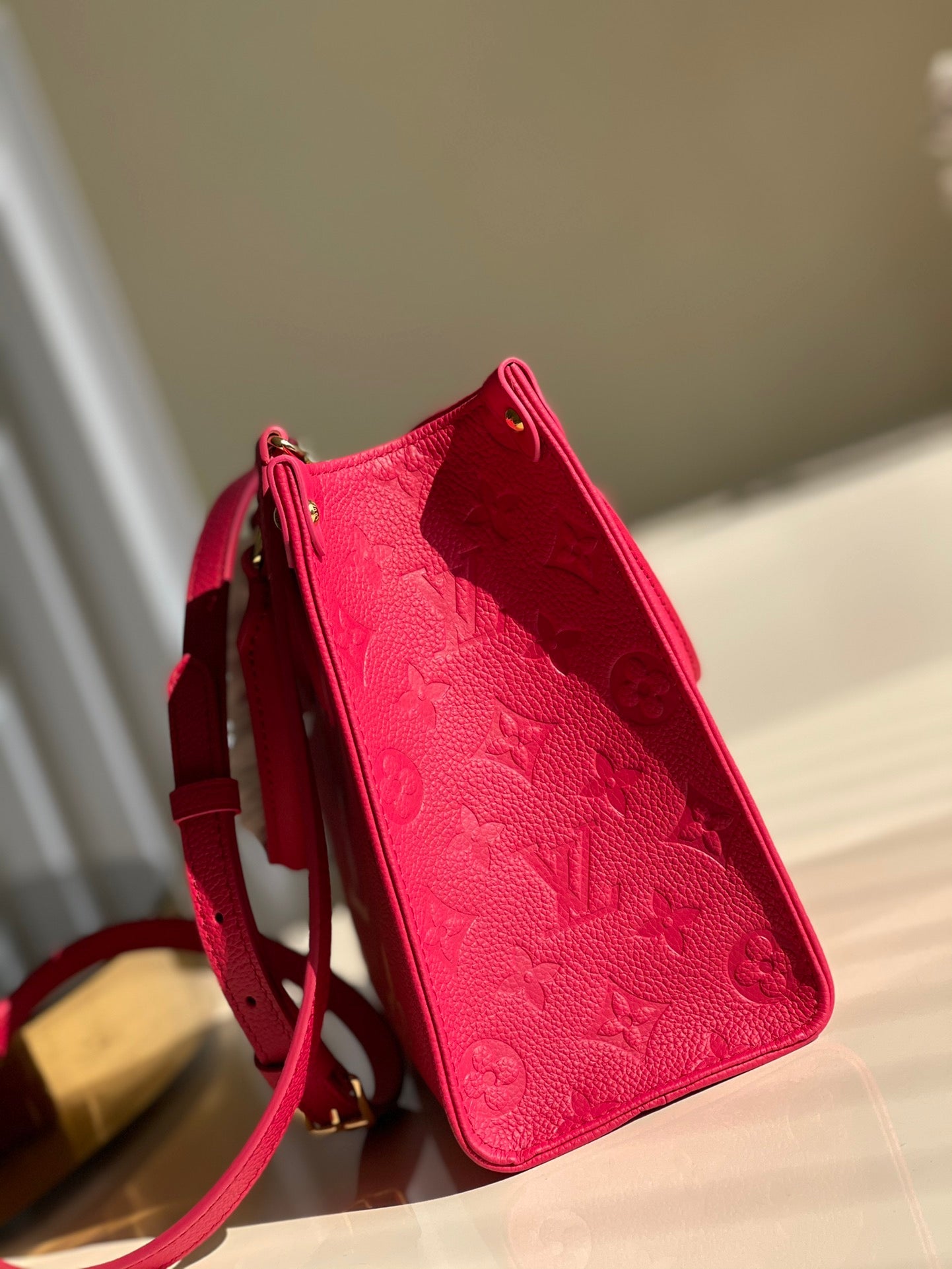 LV OnTheGo PM Tote Bag Monogram Empreinte Rosy For Women, WomenÃ¢â‚¬â„¢s Handbags, Shoulder And Crossbody Bags 9.8in/25cm LV M45660