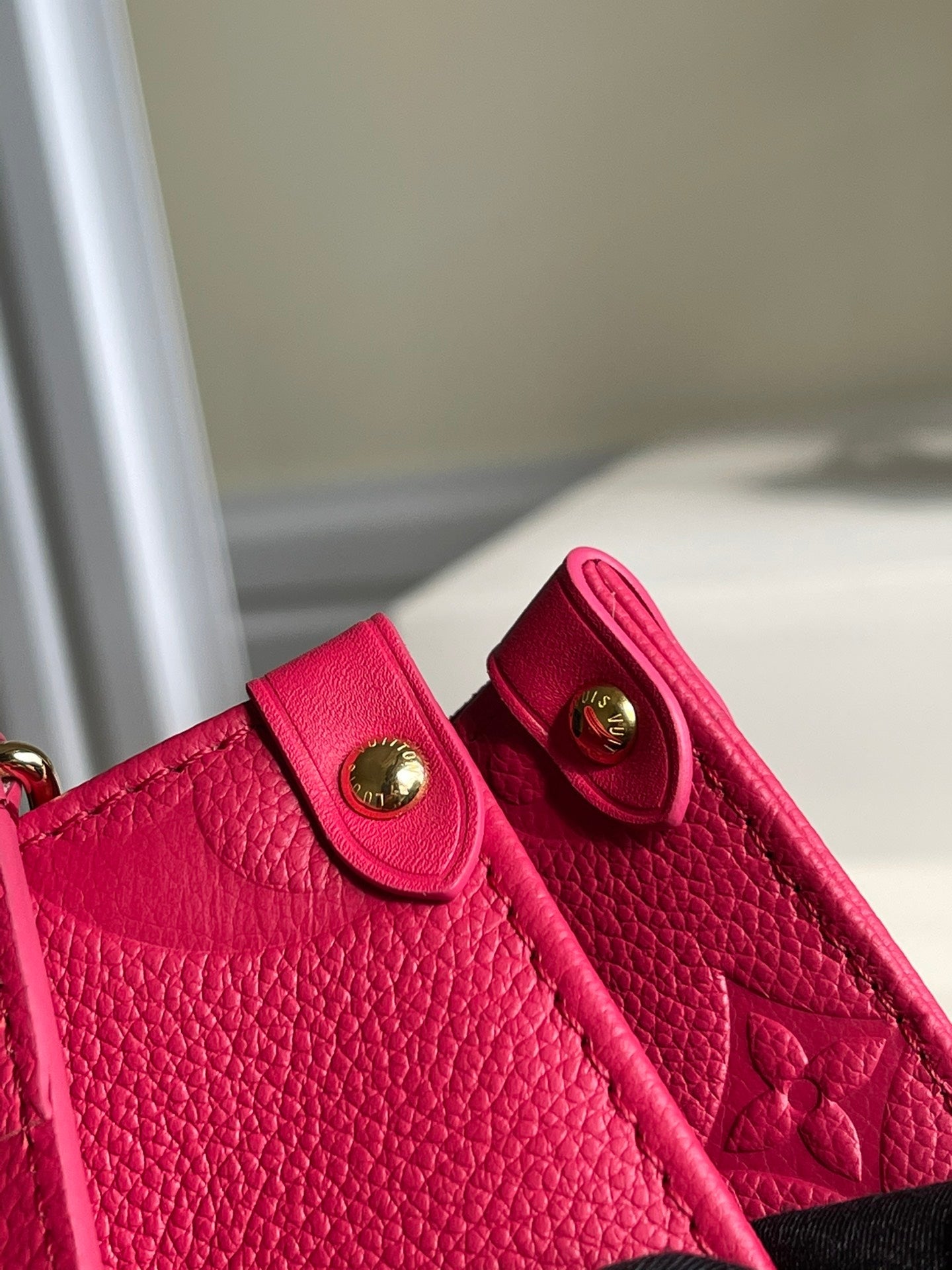 LV OnTheGo PM Tote Bag Monogram Empreinte Rosy For Women, WomenÃ¢â‚¬â„¢s Handbags, Shoulder And Crossbody Bags 9.8in/25cm LV M45660