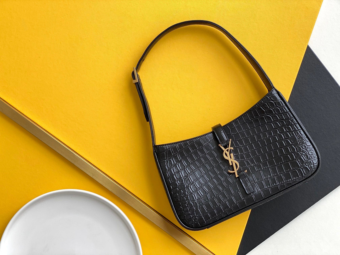 GLAMI LE 5 Ãƒâ‚¬ 7 Hobo Bag Black In Embossed Material For Women 9in/23cm YSL 657228DZESW1062