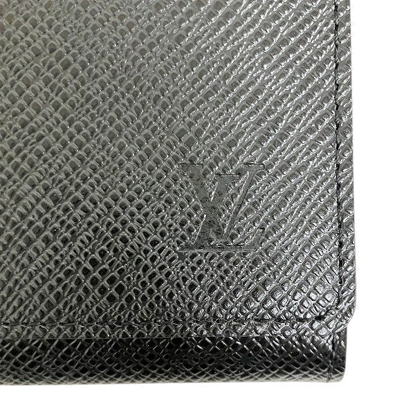 Louis Vuitton Taiga Card Case M30922