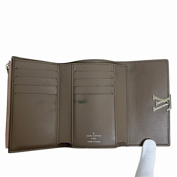 Louis Vuitton Capucines Compact Wallet M62156