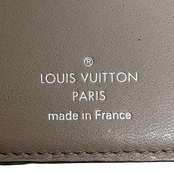 Louis Vuitton Capucines Compact Wallet M62156