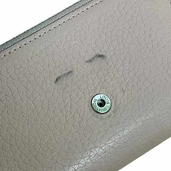 Louis Vuitton Capucines Compact Wallet M62156