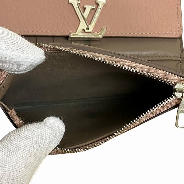 Louis Vuitton Capucines Compact Wallet M62156